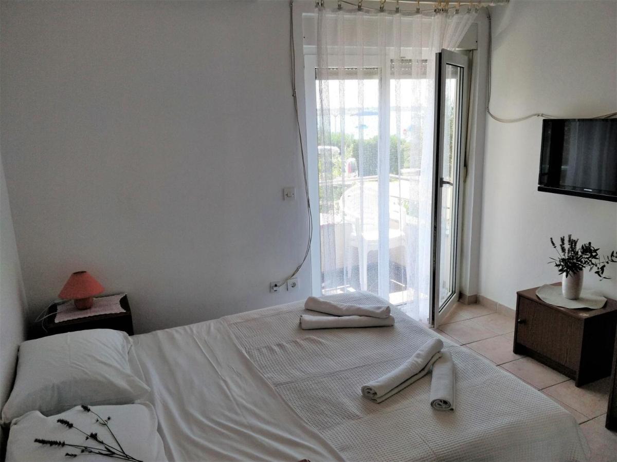 Apartments By The Sea Novalja, Pag - 9326 Екстериор снимка